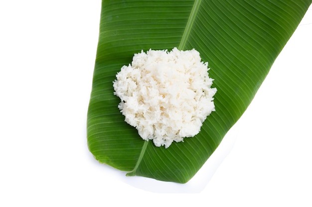 Arroz pegajoso en hoja de plátano