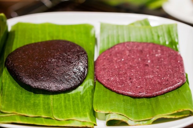 Arroz pegajoso negro asado a la parrilla tailandés, postres tailandeses.