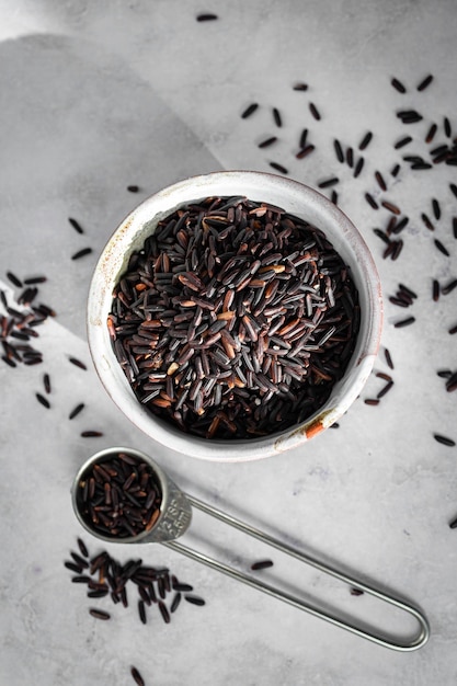 Arroz preto, também conhecido como arroz roxo ou arroz proibido.