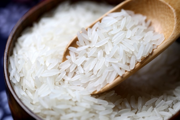 Foto arroz tai en un tazón de madera