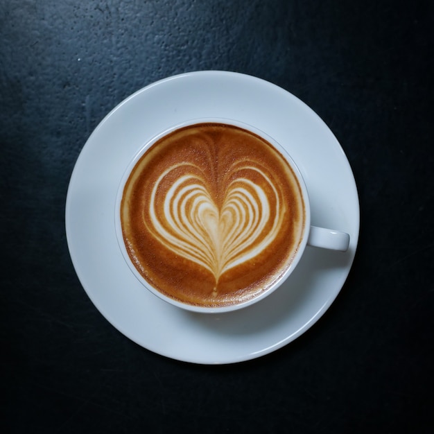 Arte de café com leite no café café