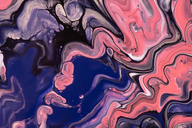 Arte fluida abstrata fundo azul marinho e cores vermelhas. Pintura acrílica líquida sobre tela com gradiente rosa e splash. Pano de fundo aquarela com padrão de ondas.