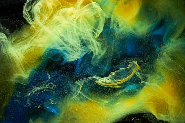 Arte fluida líquida Fundo abstrato Azul amarelo dançando tintas acrílicas debaixo d'água oceano espaço fumaça