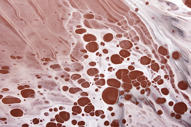Arte fluido acrílico Ondas blancas y burbujas espumosas marrones Fondo o textura de mármol abstracto
