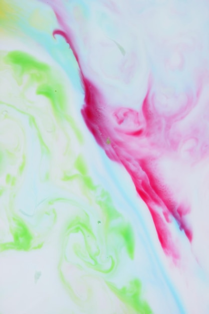 Arte fluido. Resumen formado por disolución de color en agua. Tinta multicolor disuelta en agua
