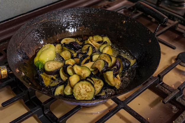 El arte de freír verduras en la estufa con nuestro experto.