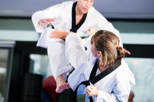 Artes marciais esporte treinamento no ginásio
