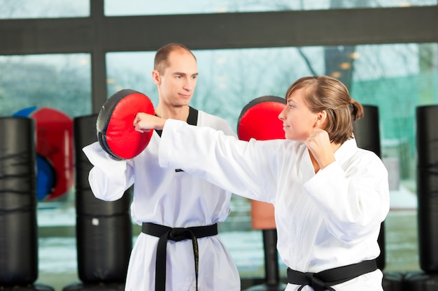 Artes marciais esporte treinamento no ginásio