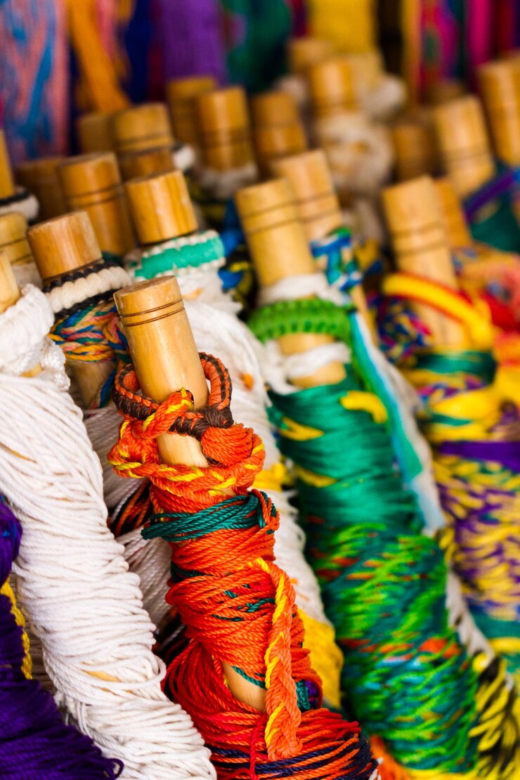 Foto artesanato local no mercado de souvenirs em cancún, méxico.