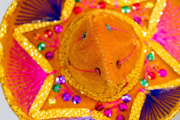 Artesanía local en el mercado de souvenirs en Cancún, México.