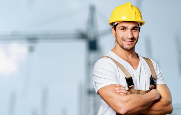 Artesão sorridente na construção de plano de fundo