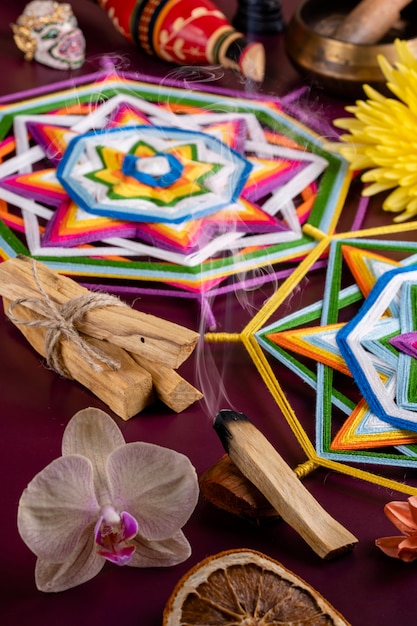 Foto artículos rituales para meditación y relajación.