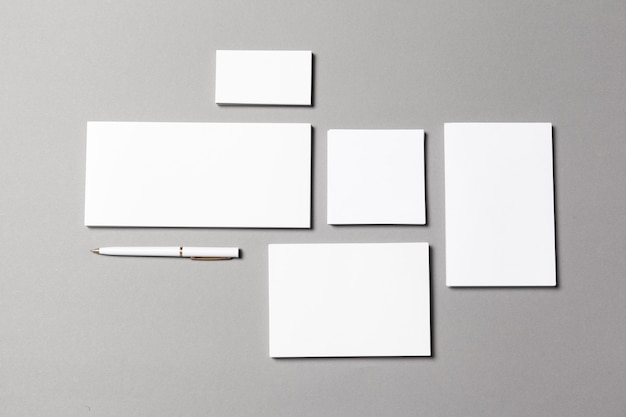 Artigos de papelaria em branco para branding