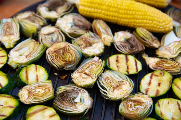 Artischockenzucchini-Maiskolbengrillgemüse