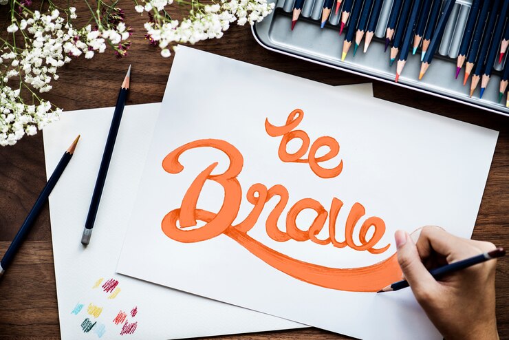 Foto un artista que crea obras de arte con letras a mano.
