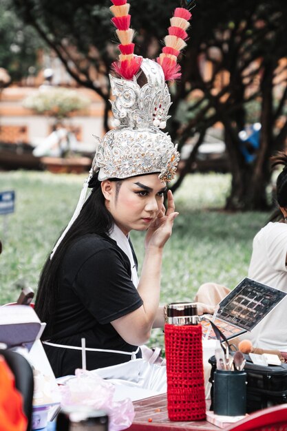 Artistas que interpretan ópera clásica vietnamita para el espectáculo en la ciudad de Ho Chi Minh, Vietnam