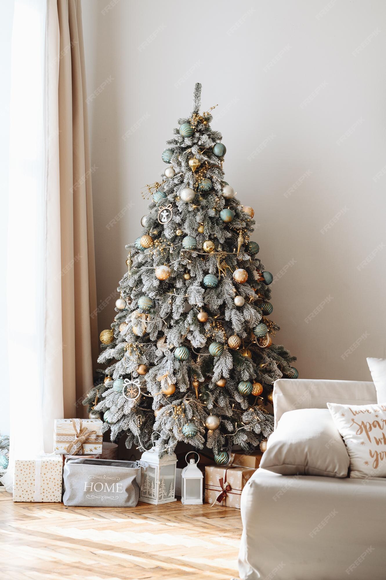 Arvore de natal com neve – Kinda Home