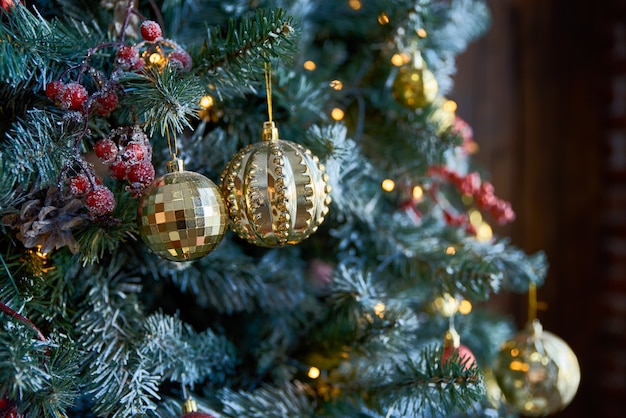 Árvore de Natal com bolas de Natal