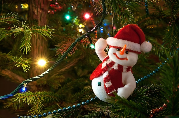 Árvore de natal decorada com boneco de neve