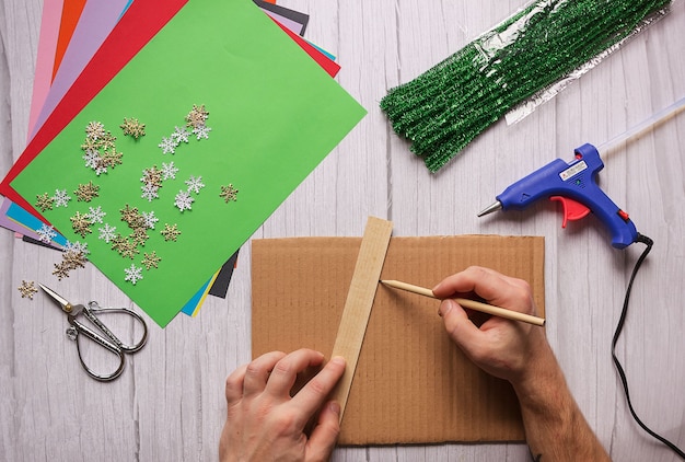 Árvore de natal diy com papel colorido