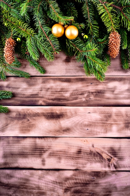 Árvore de natal em madeira natural