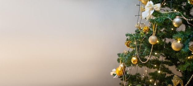 árvore de natal em uma casa