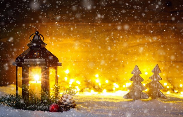 Foto Árvore de natal iluminada durante o inverno