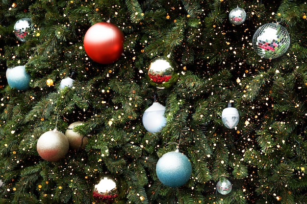 Foto Árvore de natal vintage com bola de ouro ornamentada e decoração, natal e ano novo holida