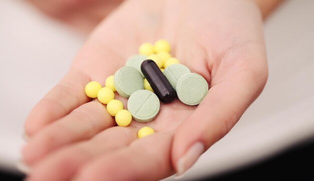 Arzneimittelakzeptanz Selbstbehandlung zu Hause Vom Arzt verschriebene Tabletten