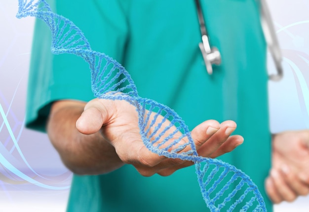 Arzt auf verschwommenem Hintergrund mit moderner DNA