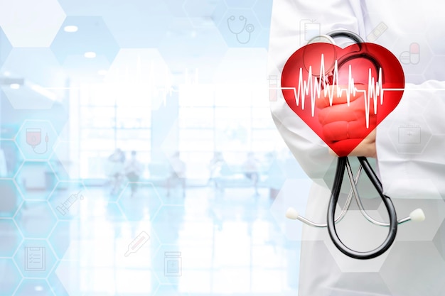 Arzt mit Stethoskop und weißer Ikone medizinisch auf Krankenhaushintergrund