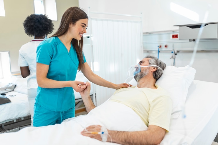 Foto arzt oder krankenschwester, die ältere patientenhände halten und ihn trösten