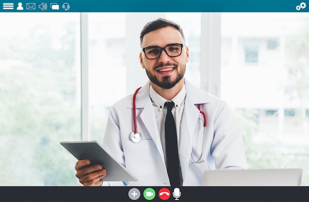Arzt spricht per Videoanruf für Telemedizin und Telemedizin