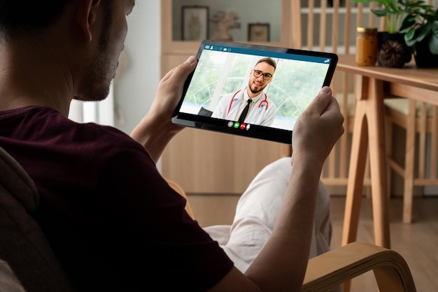 Arzt-Videoanruf online durch modische Telemedizin-Softwareanwendung