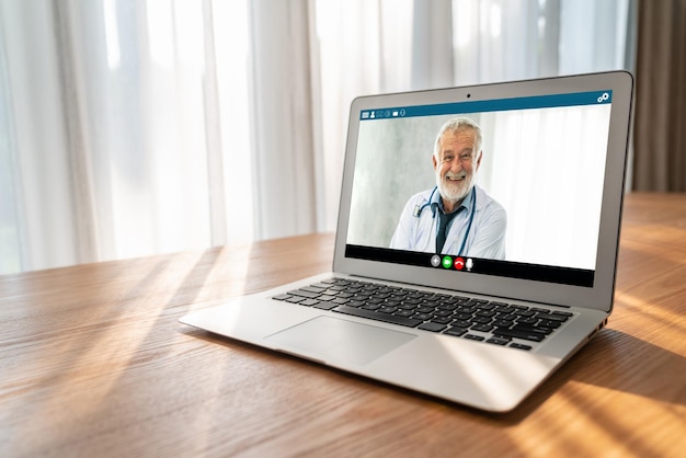 Arzt-Videoanruf online über eine moderne Telemedizin-Softwareanwendung für ein virtuelles Treffen mit dem Patienten