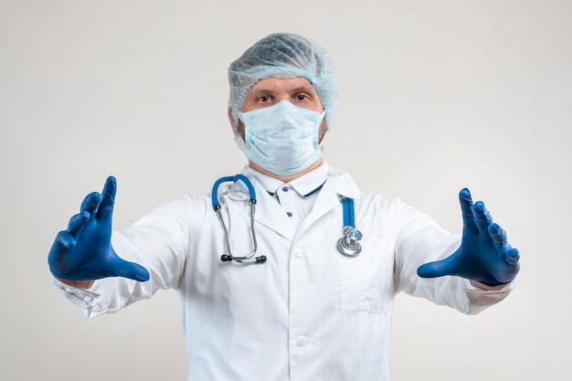 Arzthände in blauen Handschuhen Nahaufnahme, Medizin, Untersuchung.