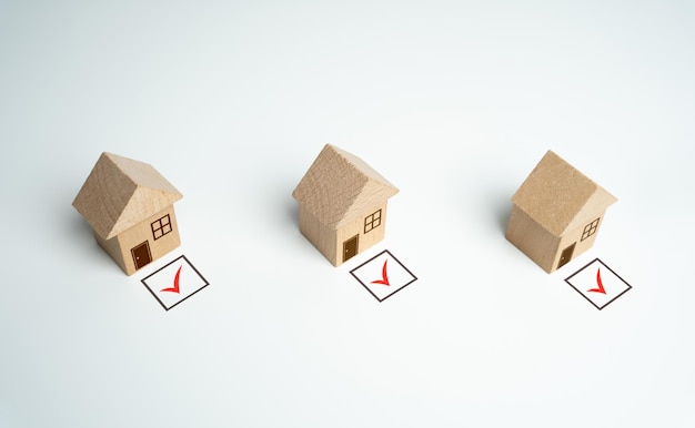 As casas à venda são verificadas para prisões de dívidas e advertências construtivas validação e certificação de imóveis autorização para comissionamento