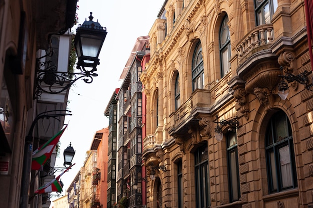 As casas na cidade velha chamaram o casco viejo Bilbao