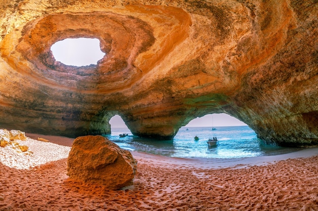 Foto as cavernas de benagil, portugal