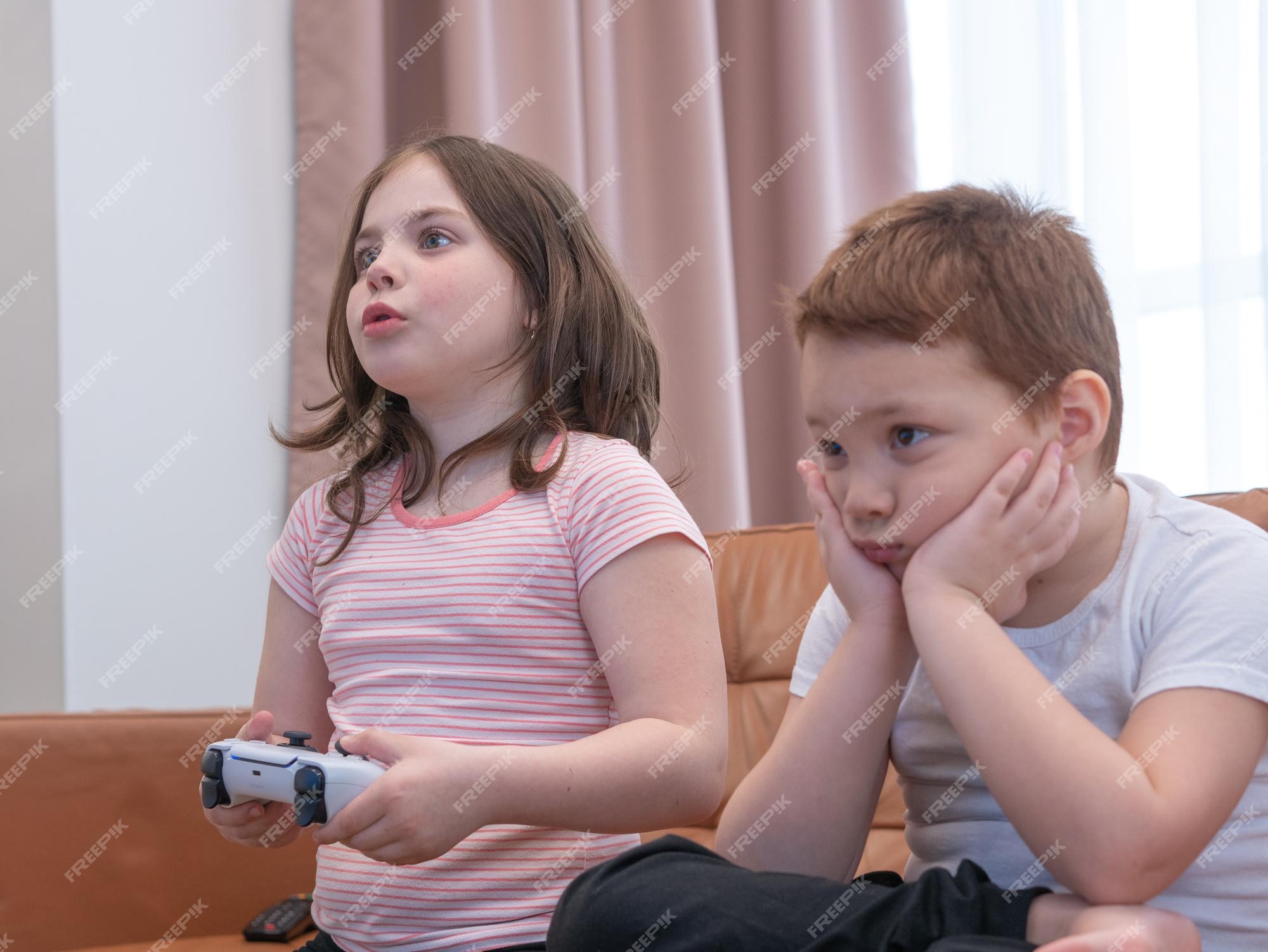 Jogos da menina foto de stock. Imagem de infância, jogar - 31160130