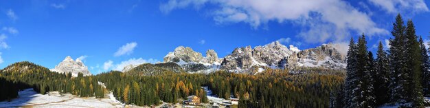 Foto as dolomitas são uma cordilheira na itália.