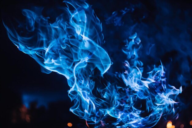 Foto as fascinantes chamas azuis dançavam graciosamente contra o fundo escuro.