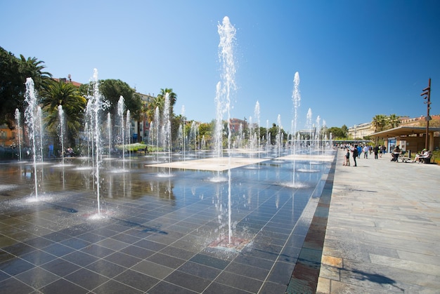 As fontes da Promenade du Paillon em Nice França