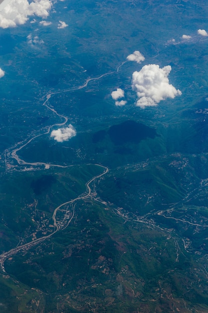 Foto as montanhas de um avião