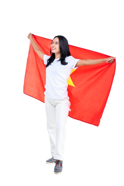 As mulheres asiáticas comemoram o dia da independência do Vietnã em 02 de setembro segurando a bandeira do Vietnã