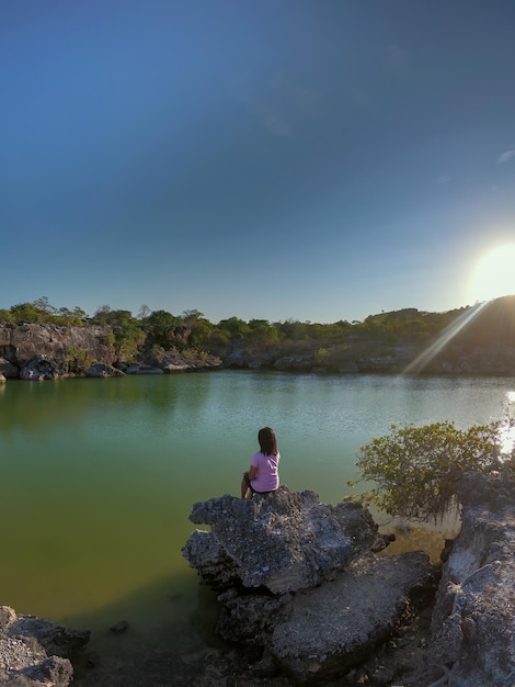 as mulheres desfrutam de liberdade na natureza