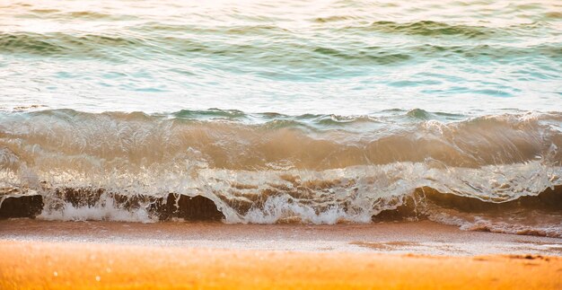 Foto as ondas dirigem-se para a costa