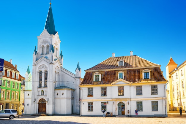 As paisagens da cidade velha de Riga são a parte central e histórica de Riga