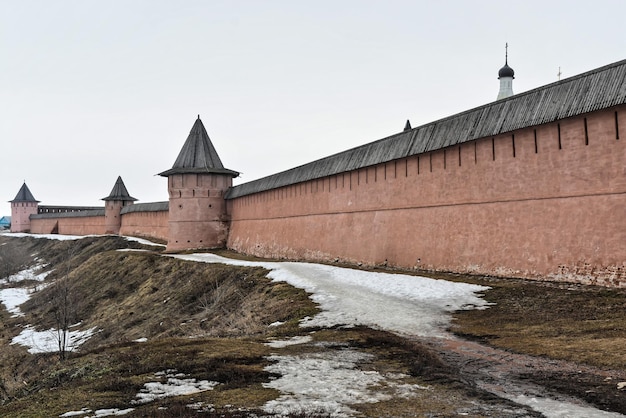 As paredes do mosteiro em Suzdal