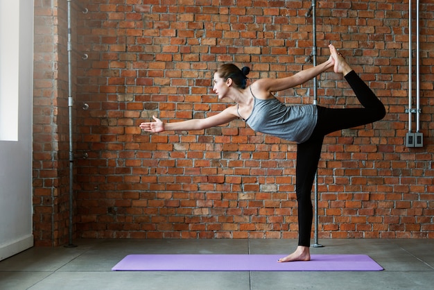 As pessoas estão fazendo yoga